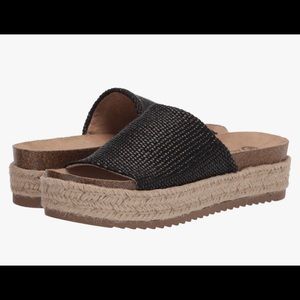 Bella Vita Women's Platform Sandal (New - in box)